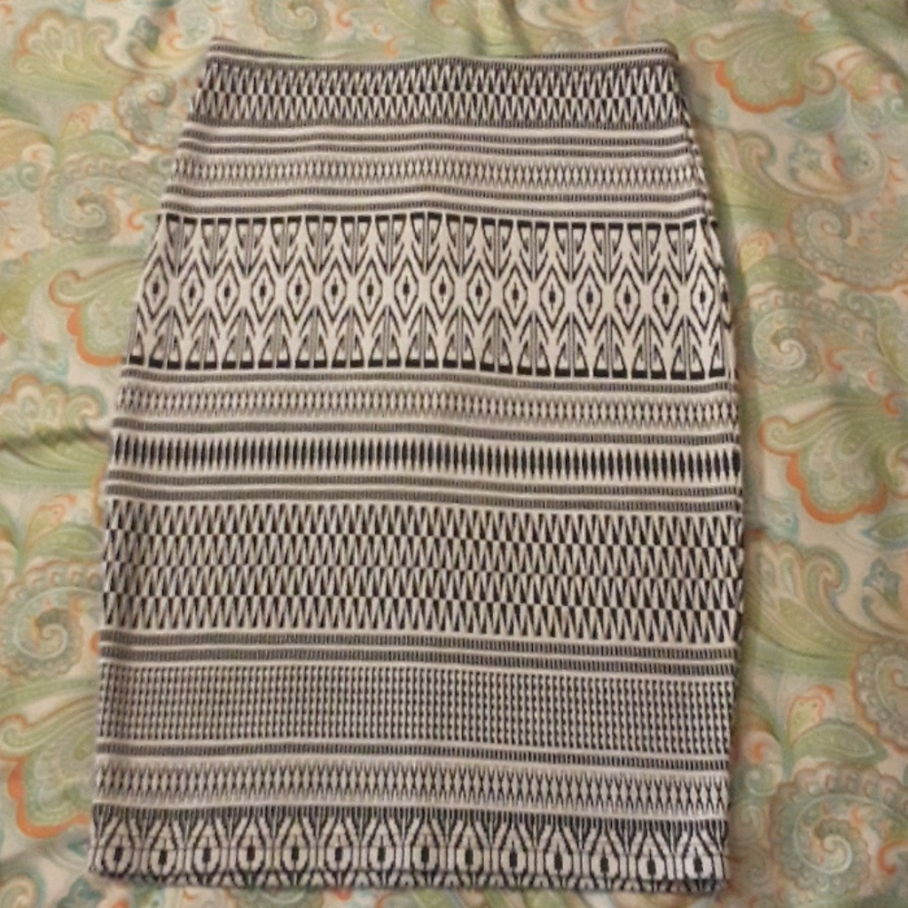 Form fitting skirt